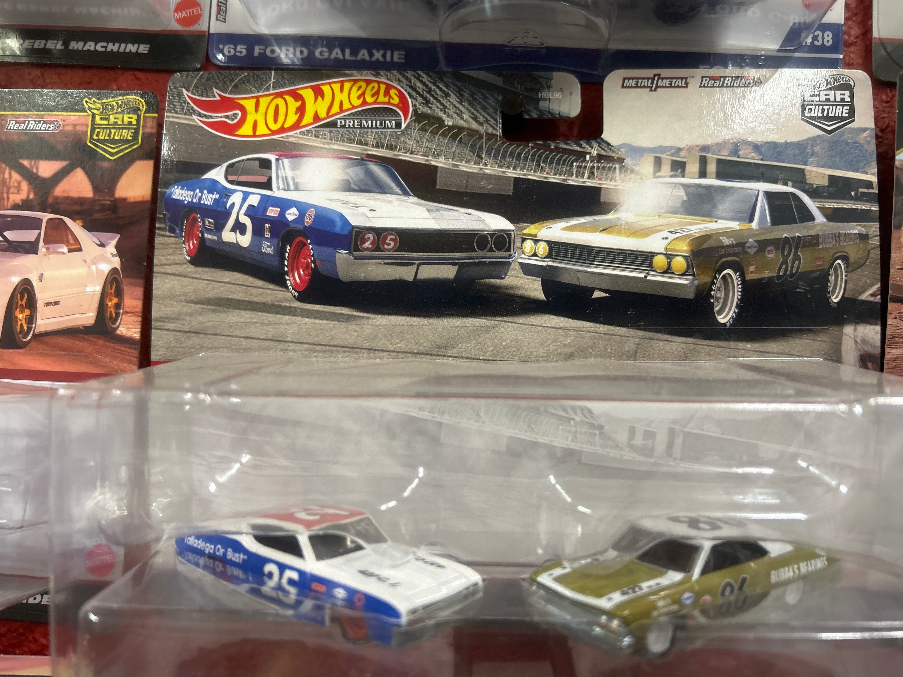 Car Culture ‘69 Ford Torino Talledaga ‘69 Chevlle